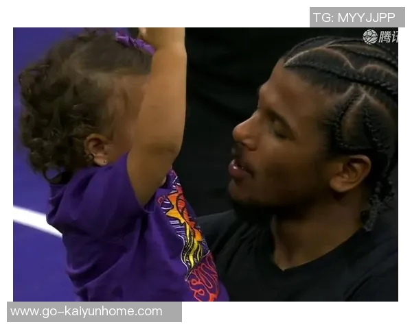 杰伦格林赛前积极热身投篮训练中展现笑容复出在望